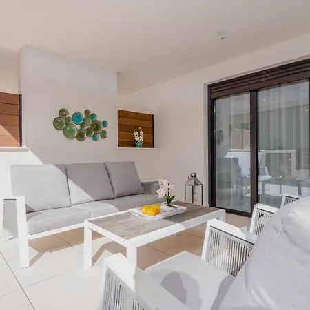 Jardinana - With Two Bedrooms Close To And Town Center *